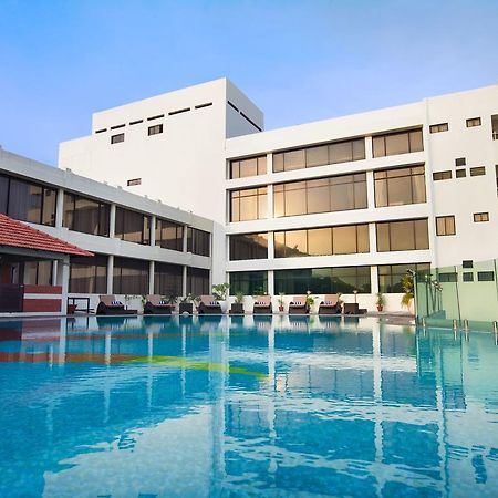 The Sunway Manor Hotel Pondicherry Exterior foto