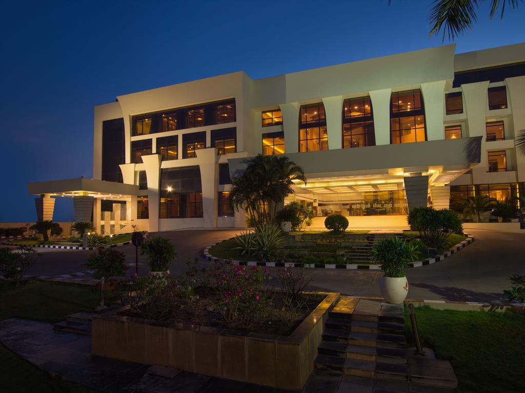 The Sunway Manor Hotel Pondicherry Exterior foto