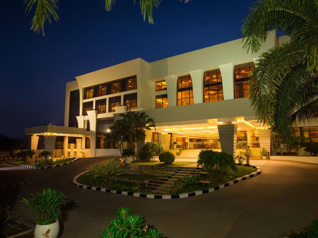 The Sunway Manor Hotel Pondicherry Exterior foto