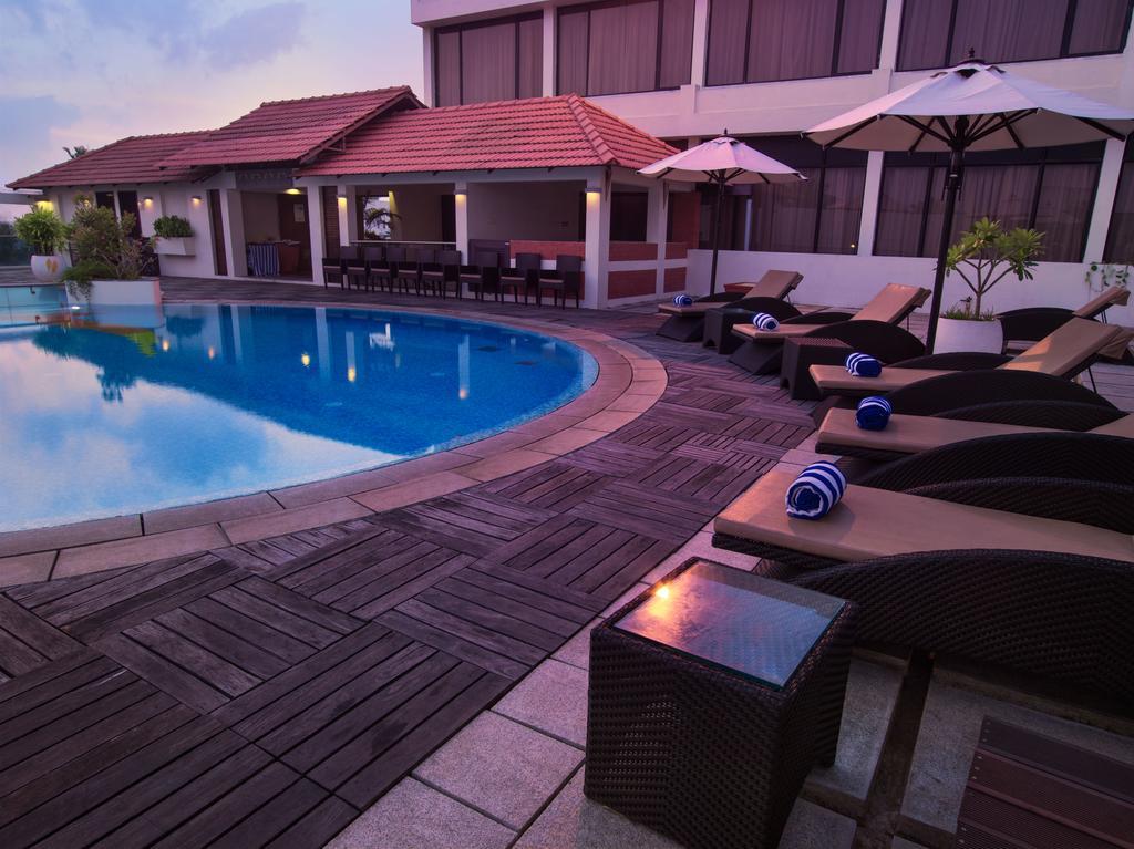 The Sunway Manor Hotel Pondicherry Exterior foto