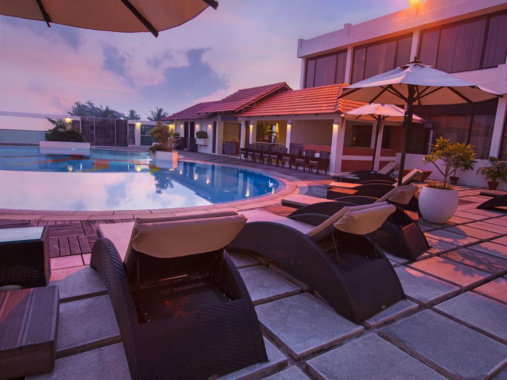 The Sunway Manor Hotel Pondicherry Exterior foto