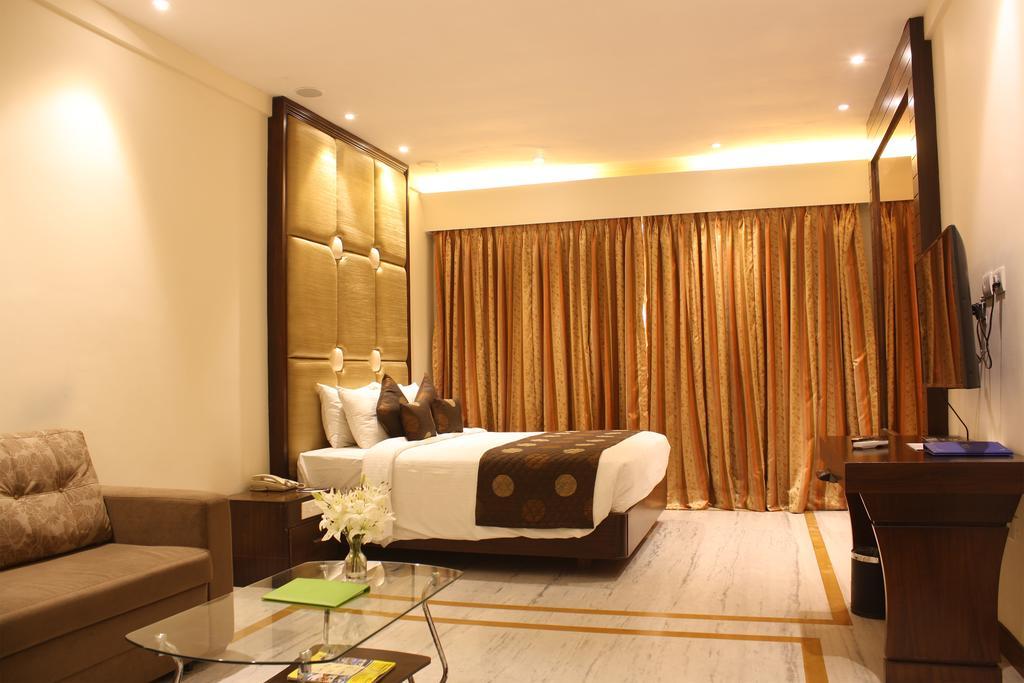 The Sunway Manor Hotel Pondicherry Exterior foto