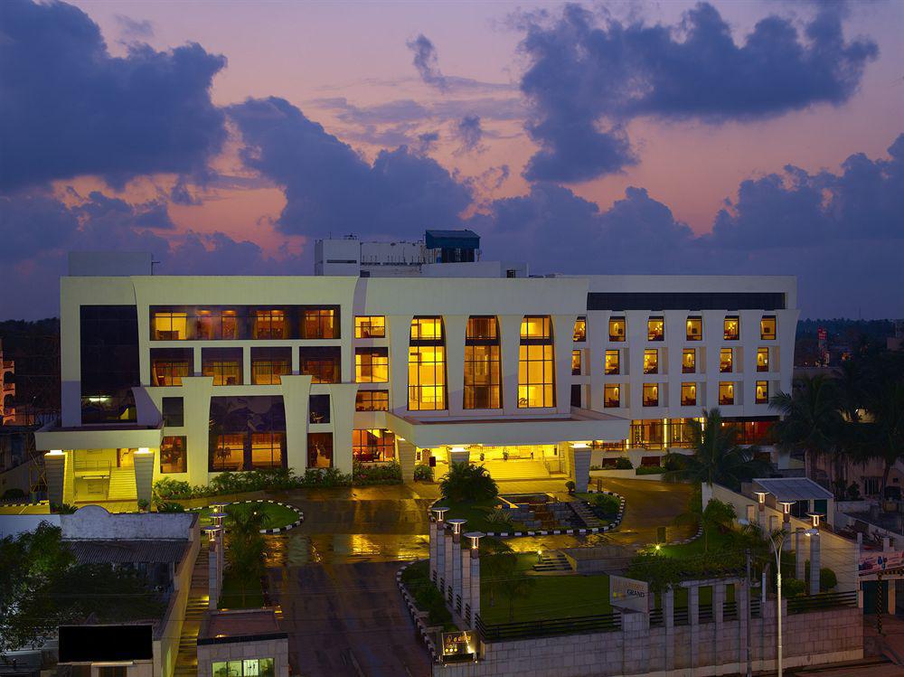 The Sunway Manor Hotel Pondicherry Exterior foto